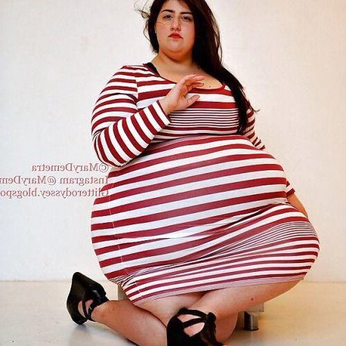 Large Women in Dresses and Skirts