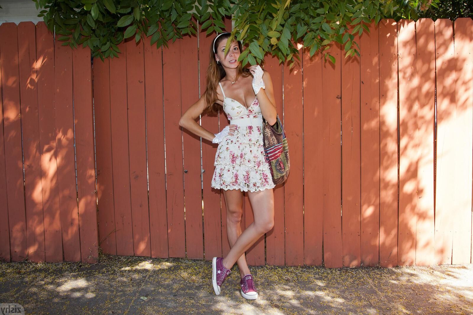 Amber Sym Trash Humper