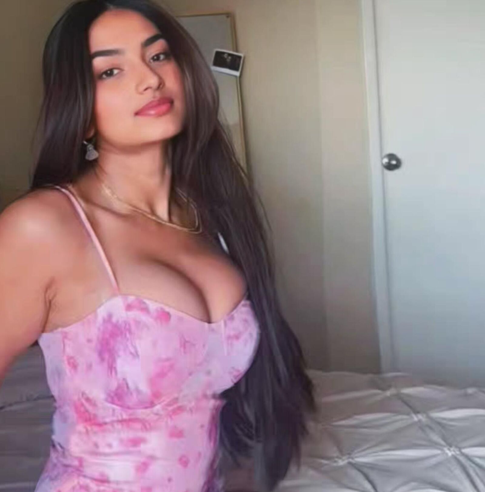 Aleka pretty dress