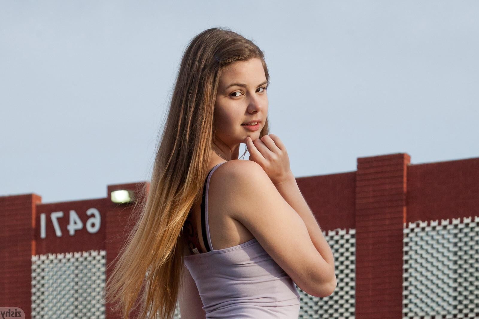 Lindsay Bare Teen Loitering