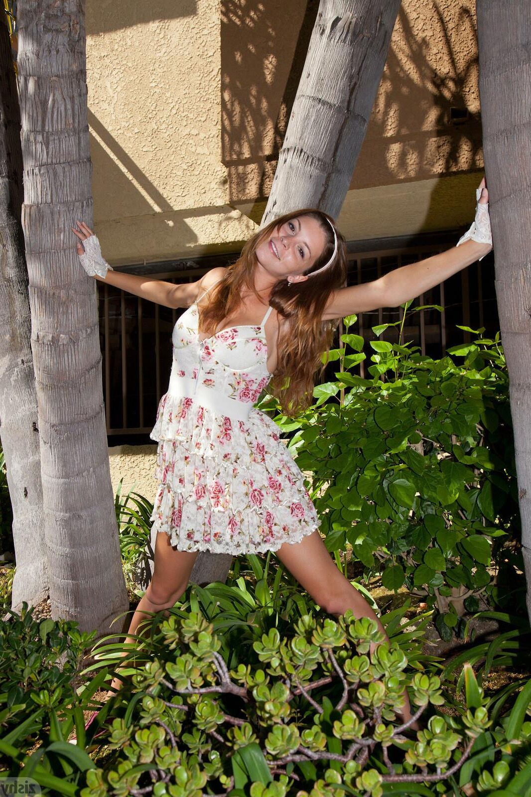 Amber Sym Trash Humper