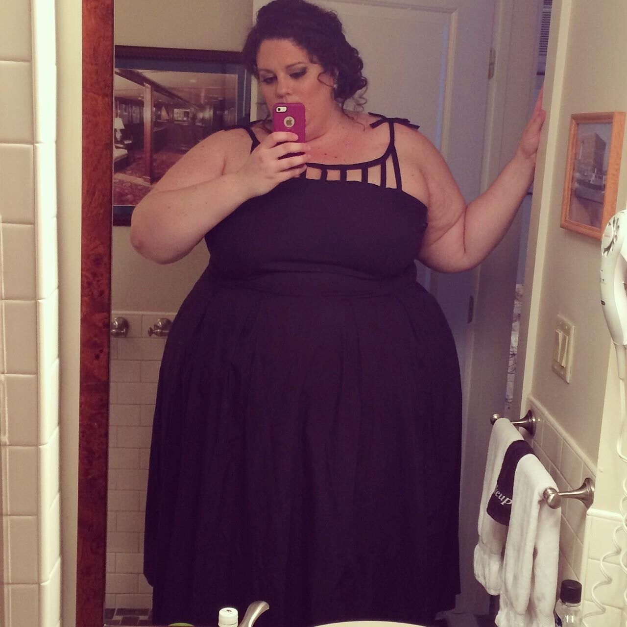 Large Women in Dresses and Skirts