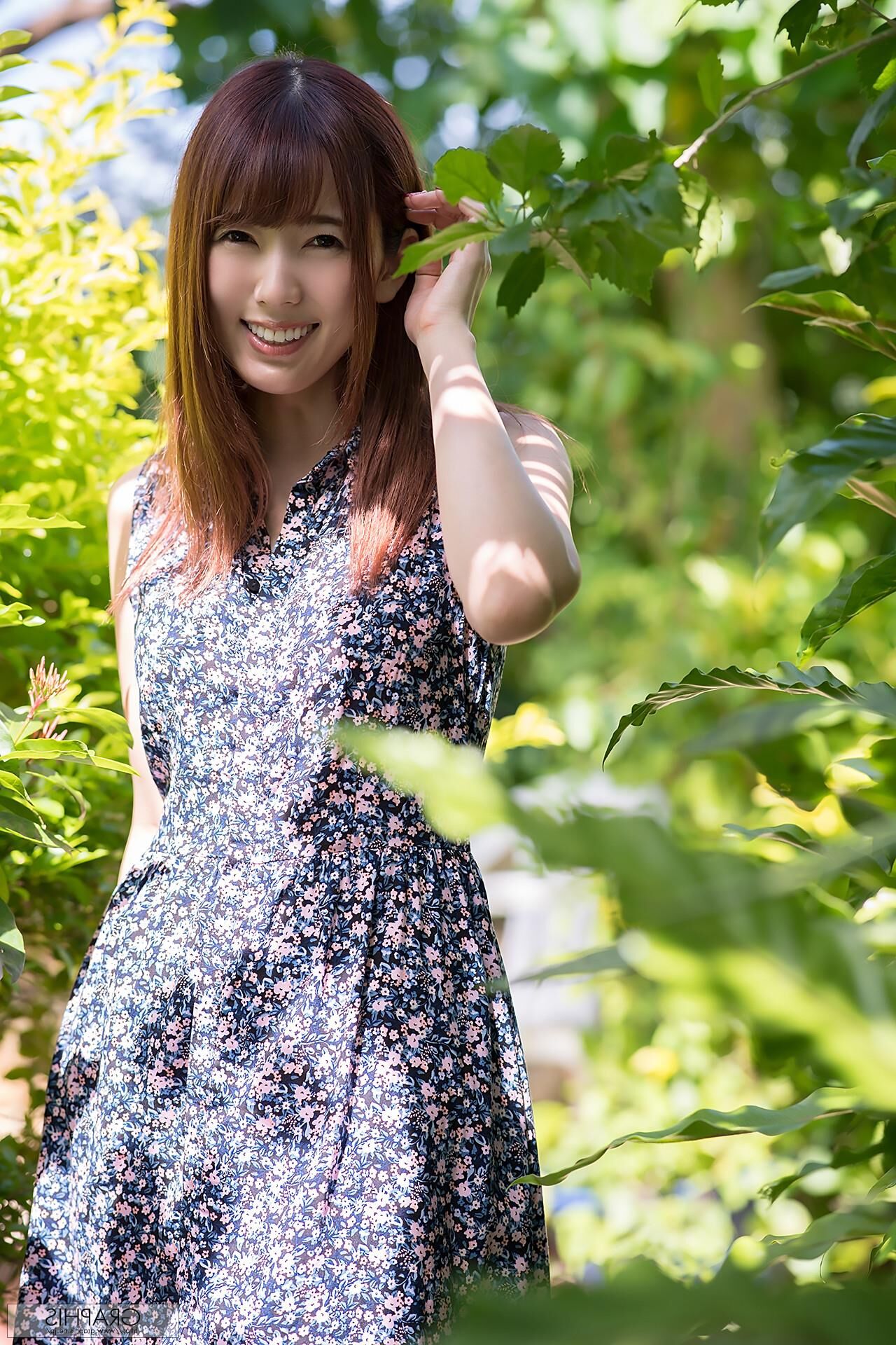 Yui Hatano GraphisGals Voluptuous Woman