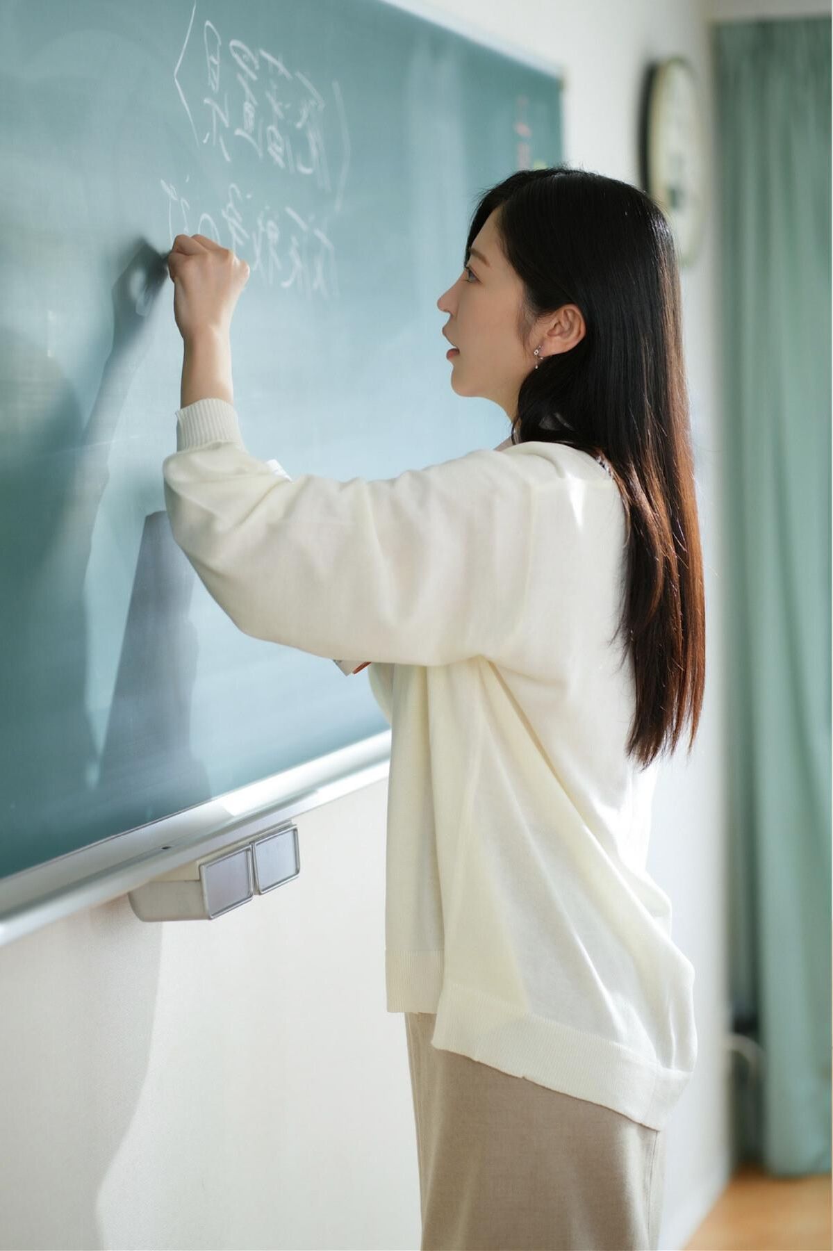 Hinako Mori Eu me apaixonei por uma aula de professores.