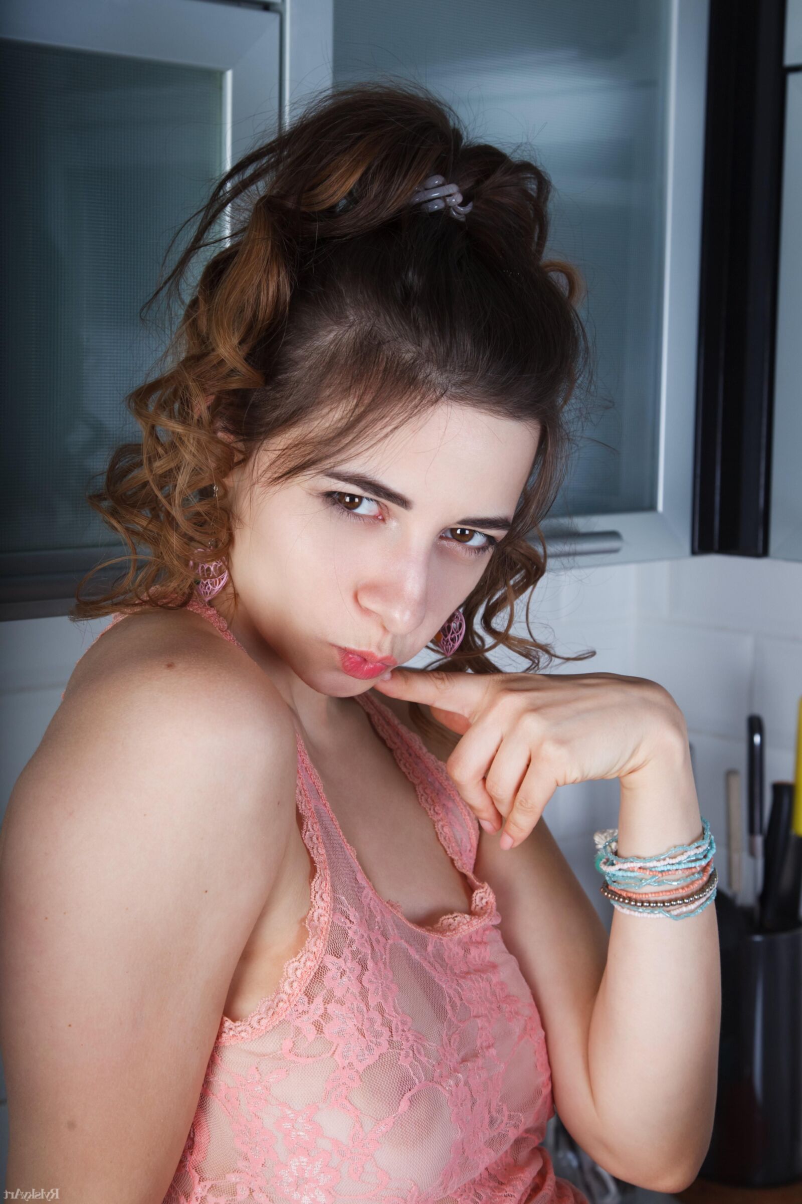 Elle Mira Kichiria