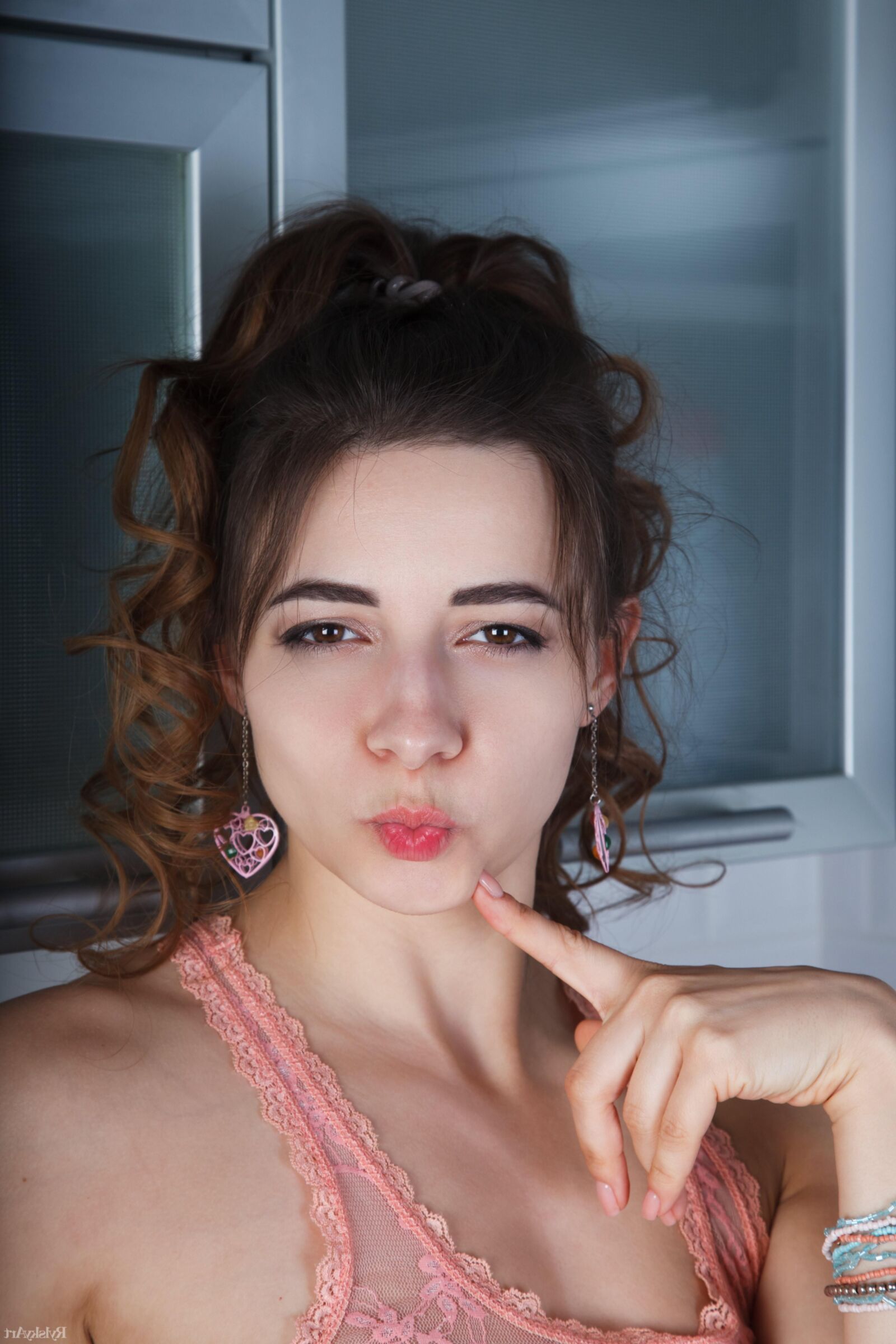 Elle Mira Kichiria