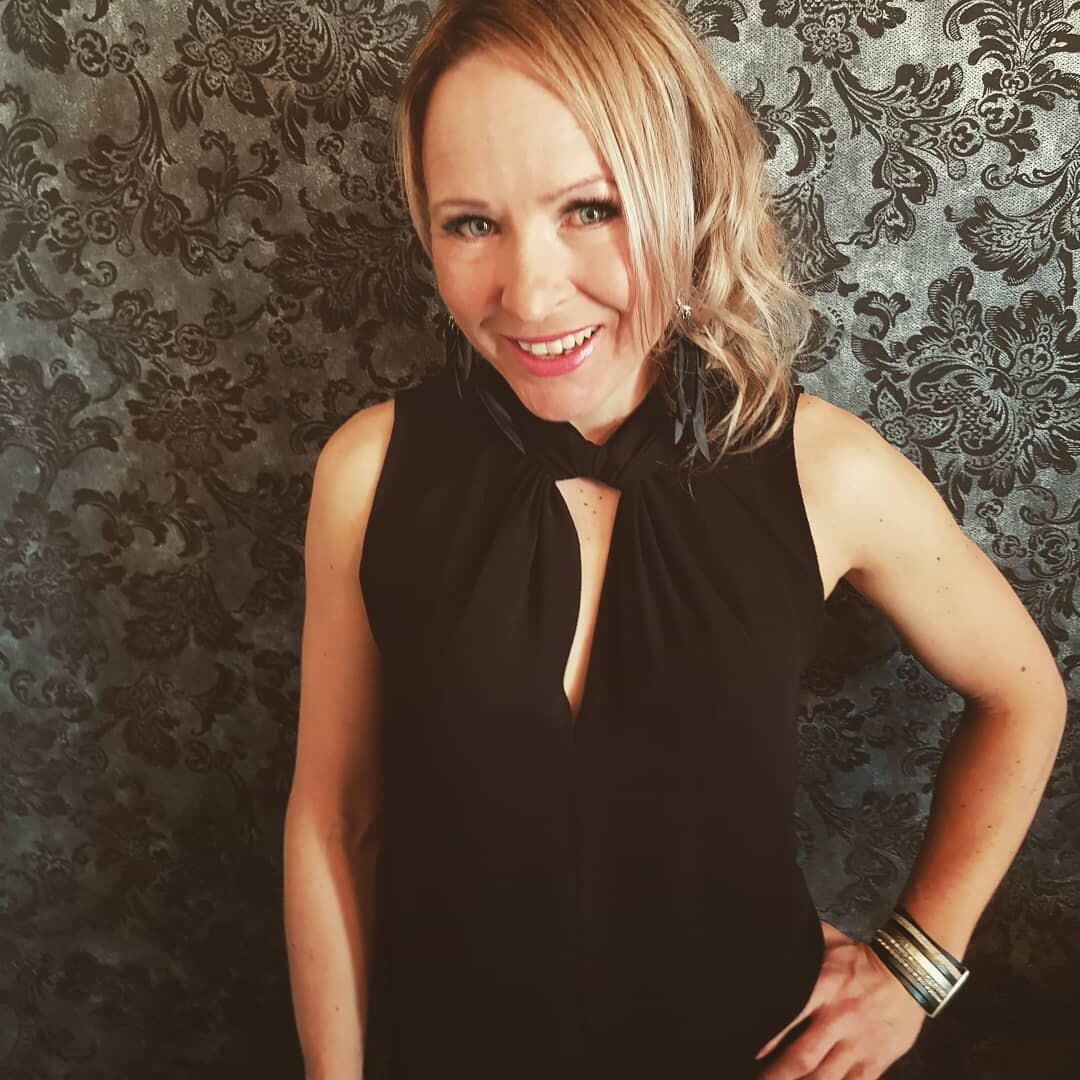 Wank Queen (MILF)