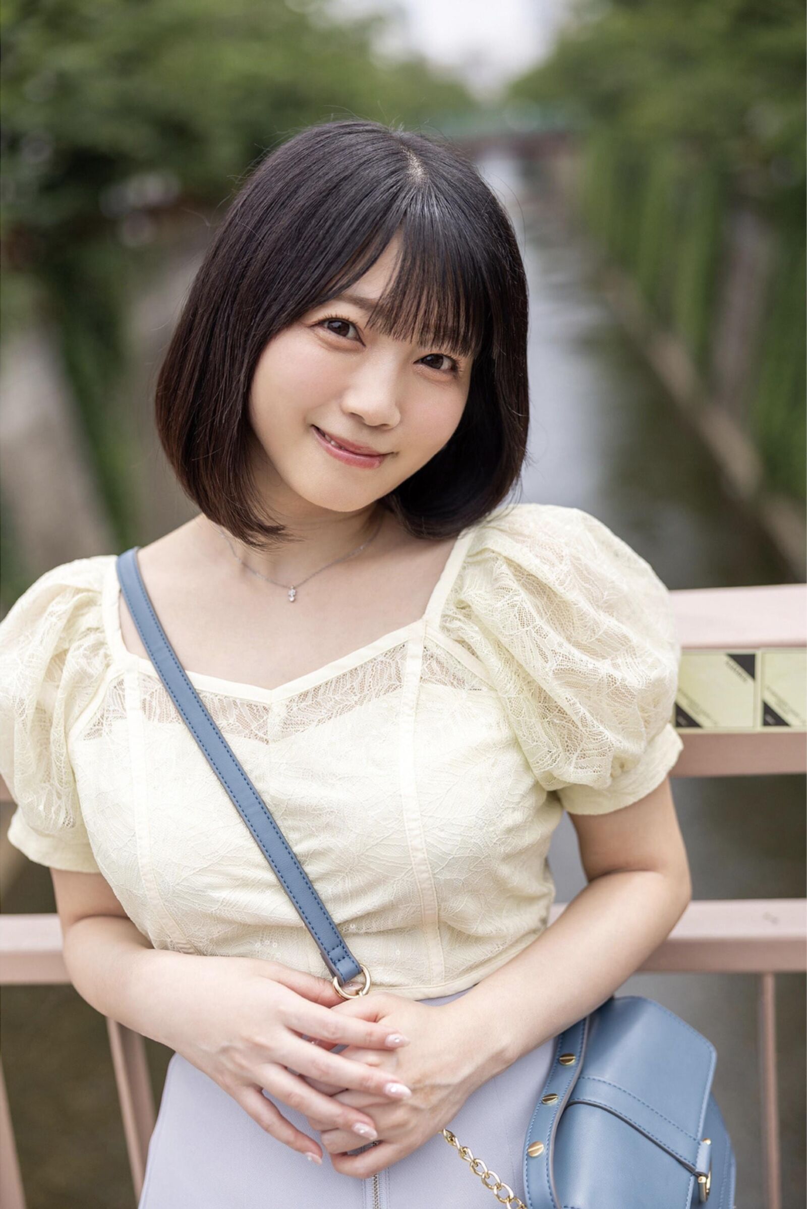 Miharu EUA de mãos dadas