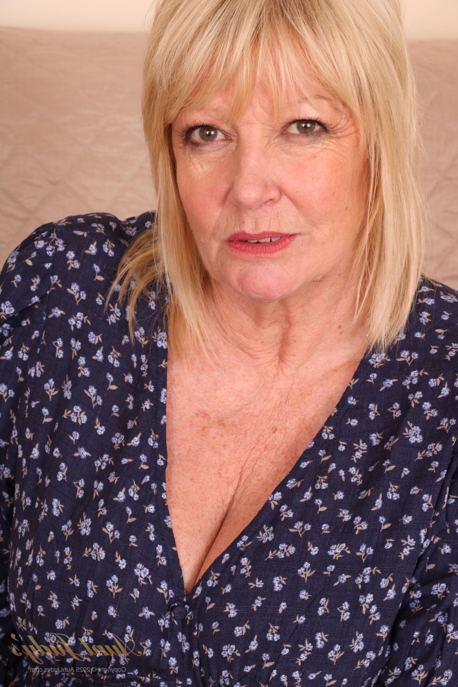 Amy Goodhead Yo Gilf Housewife juega en medias para ti