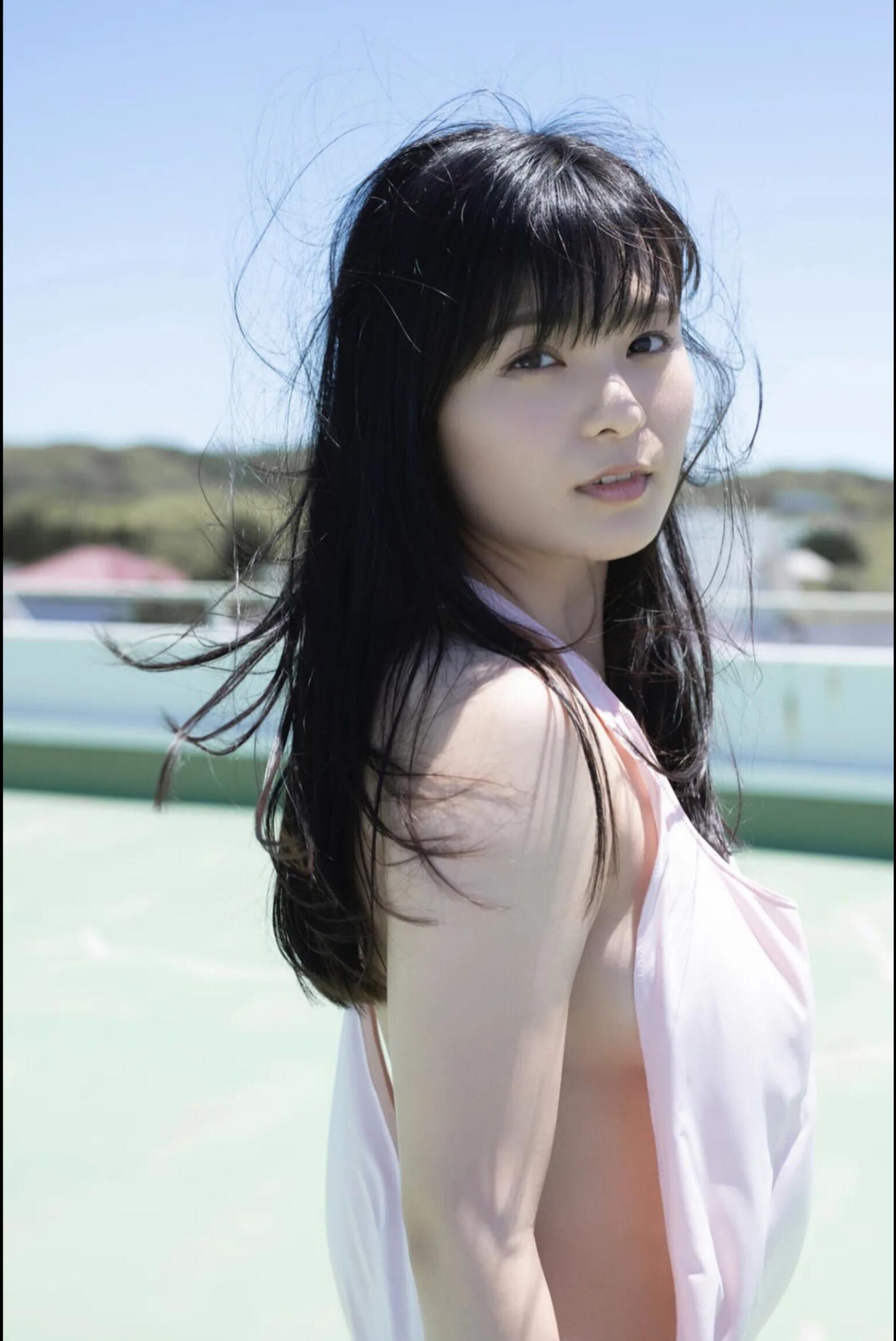 Mizuki Hoshina tira seu yukata