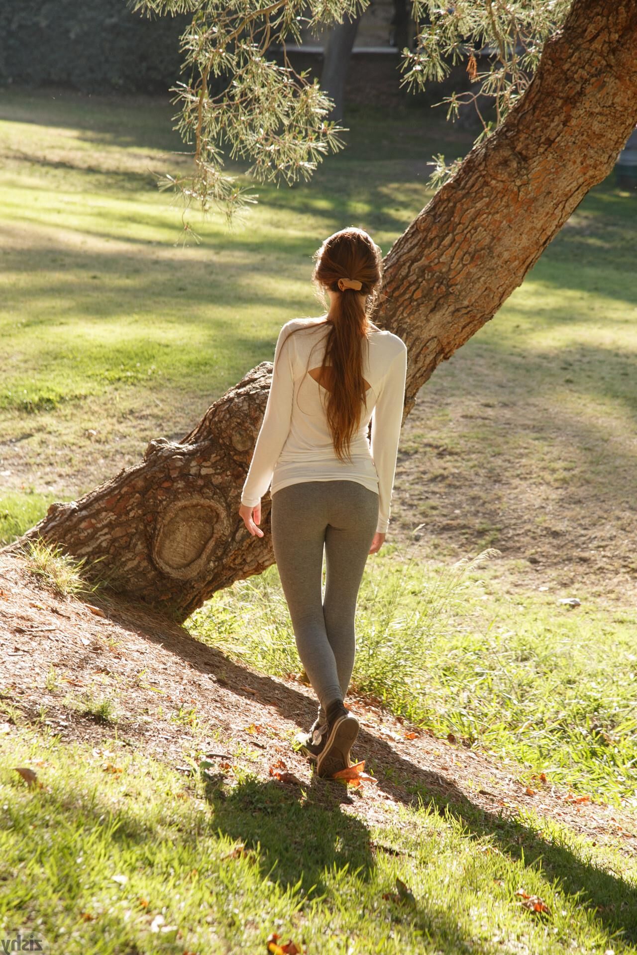 Alex Mae em Upscale Park