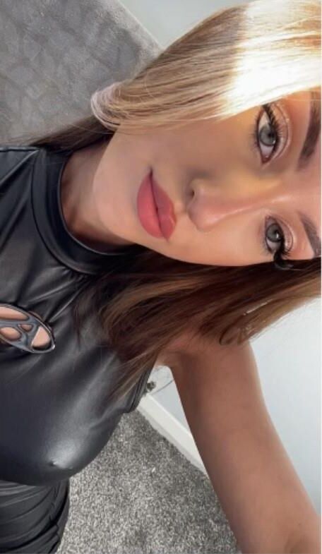 Miah perfurou o britânico tight chav adolescente vadia sexualizada! 