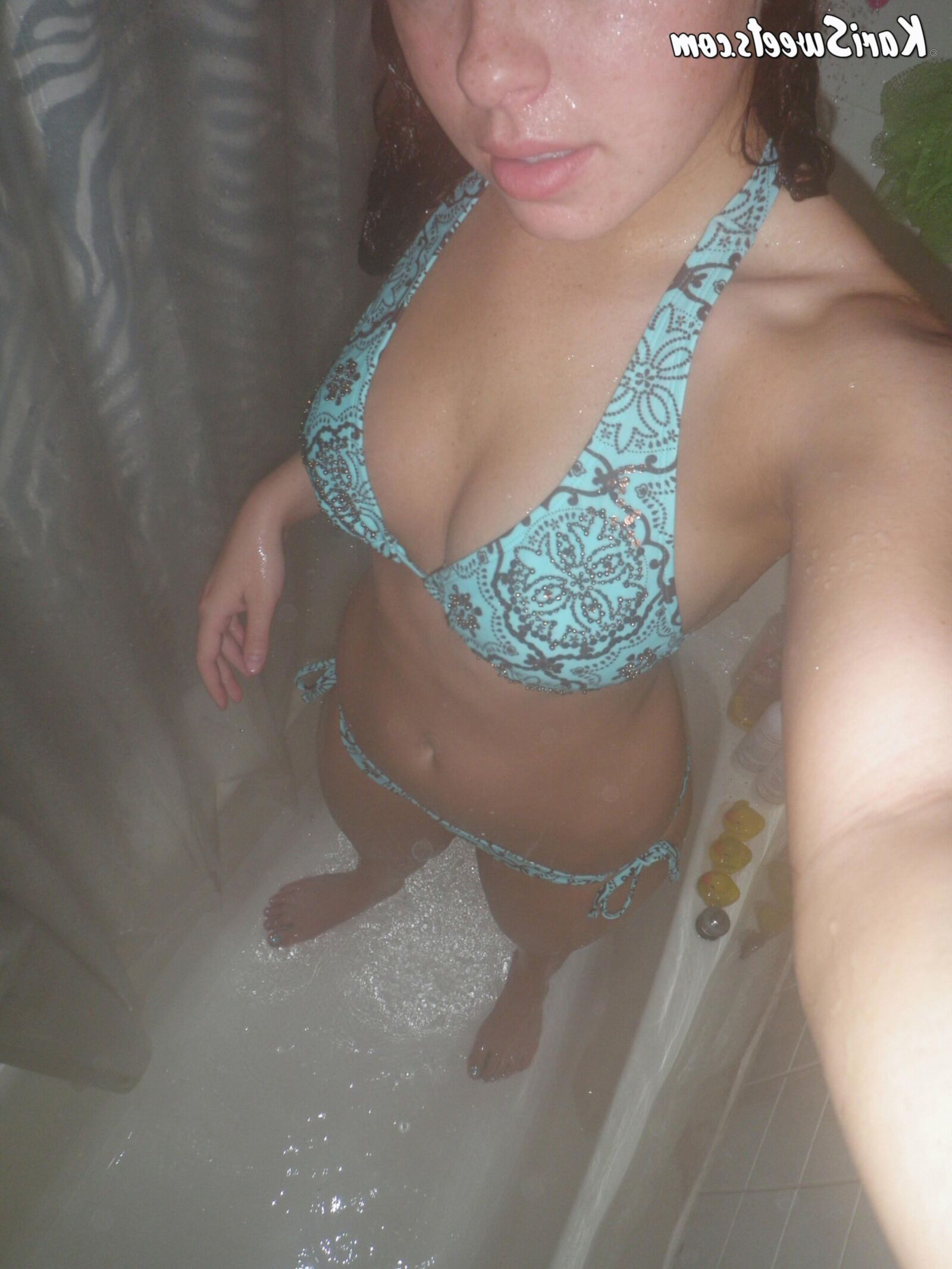 Kari Sweets Bikini Chuveiro