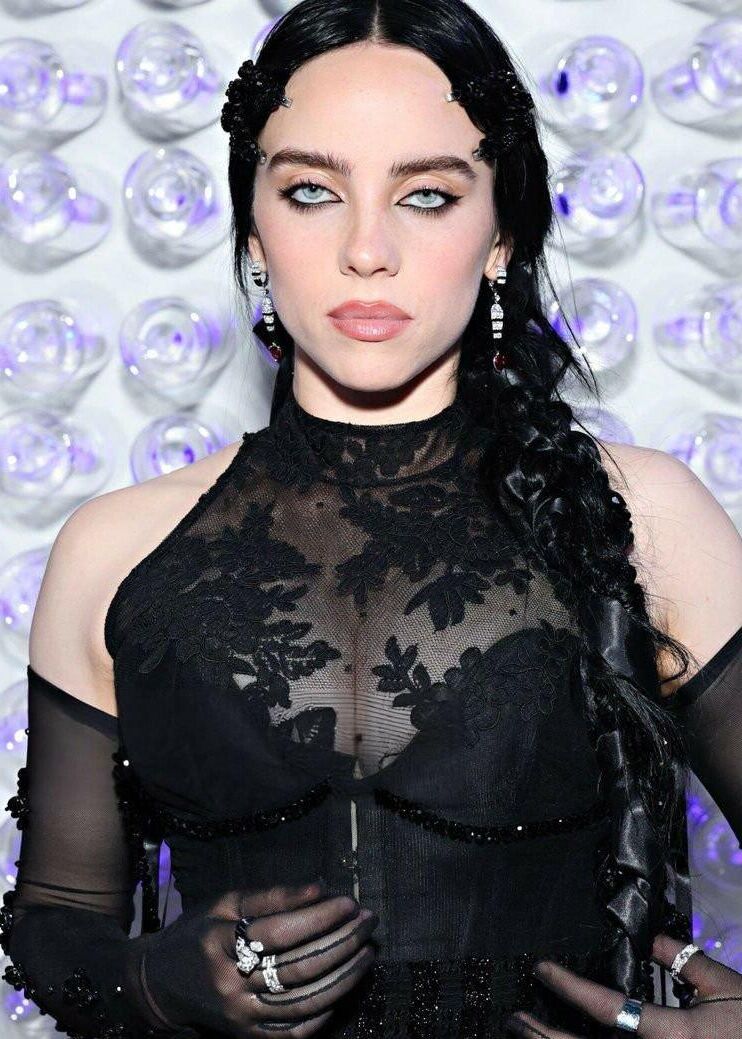 Billie Eilish tão sexy