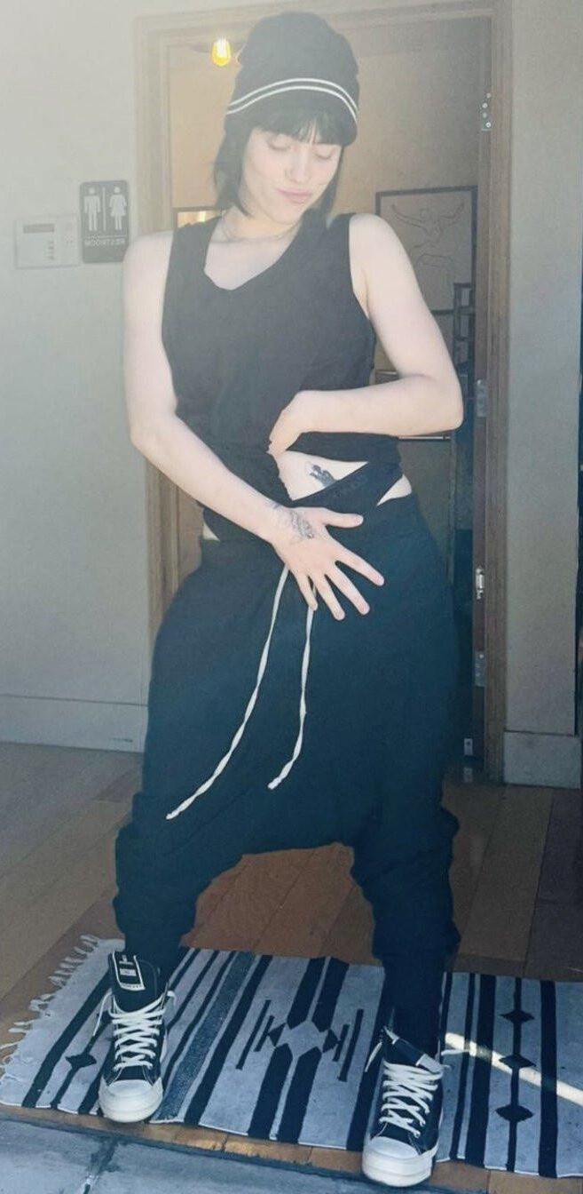 Billie Eilish tão sexy
