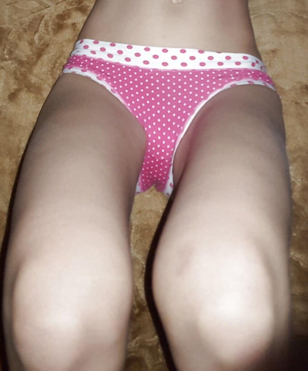 Skinny Polonny Polish Slut Maja K. Em cueca rosa Polkadot