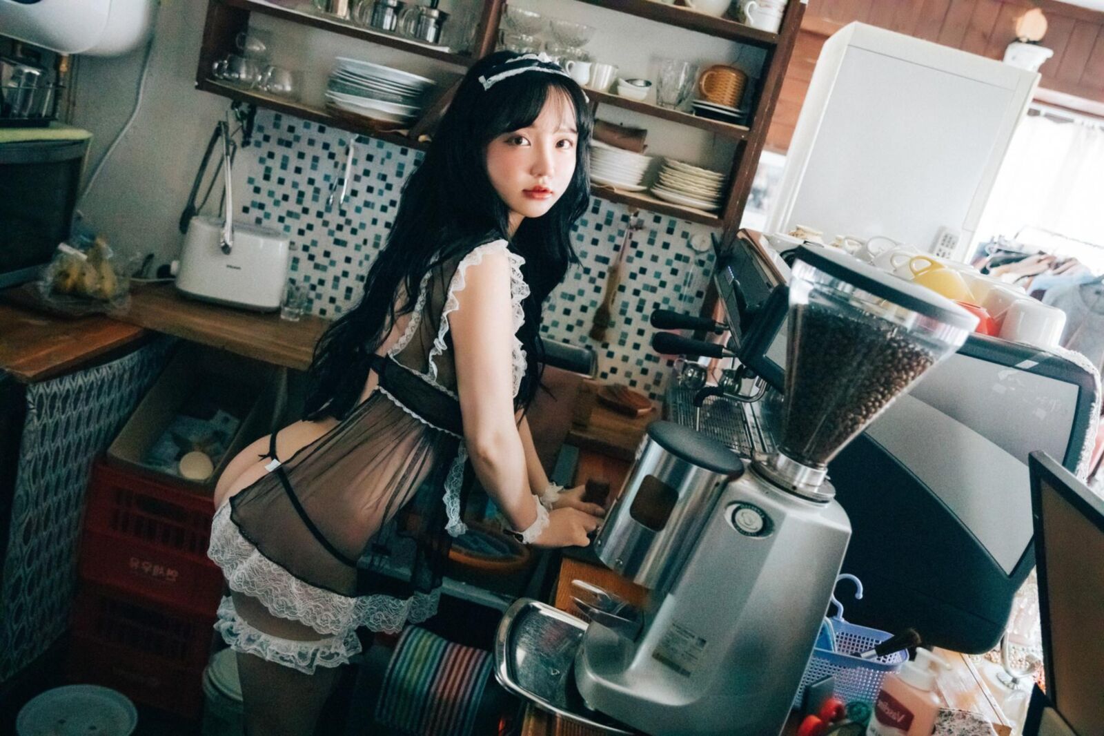 Son Yeeun Loozy Fetish Cafe