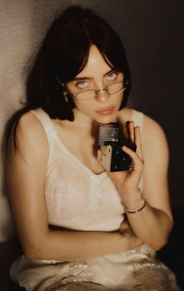 Billie Eilish tão sexy