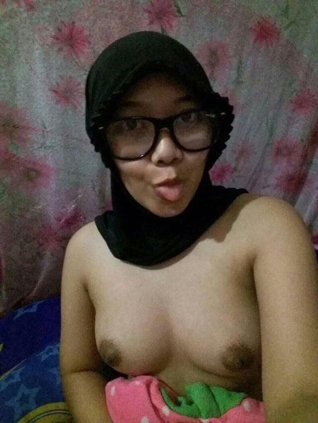 Hijab asiático de topless e nus (mix)