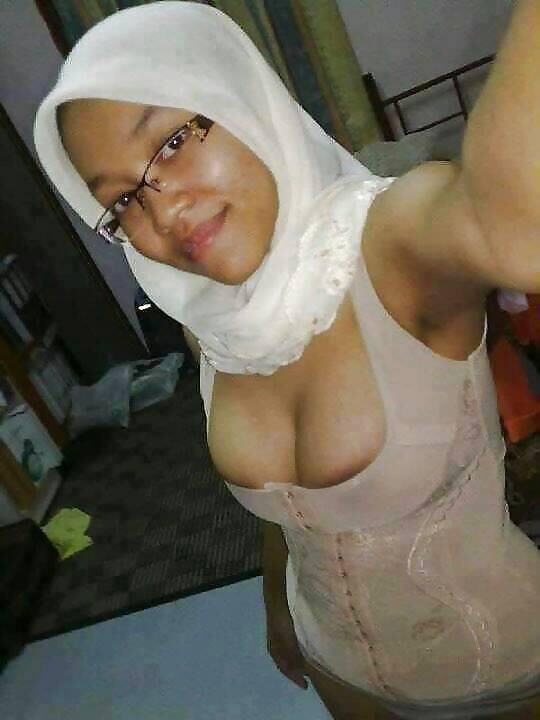 Hijab asiático de topless (mix)