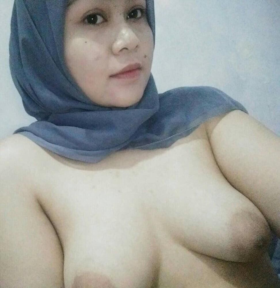 Hijab asiático de topless e nus (mix)