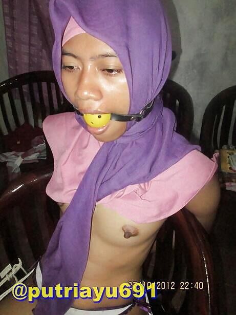 Hijab asiático de topless (mix)