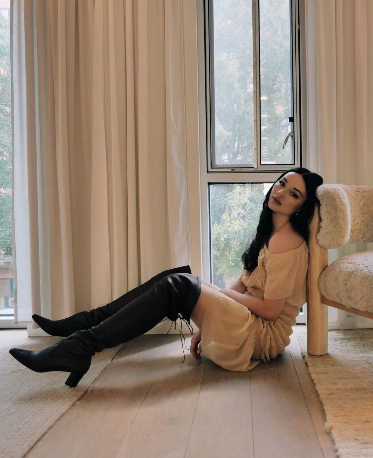 Crystal Reed é quente