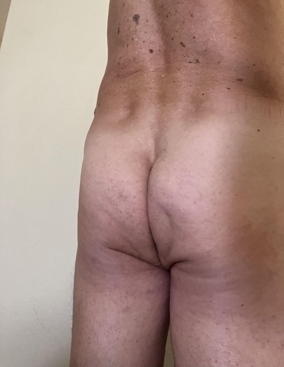Brincando com meu pau e desapareceu. 