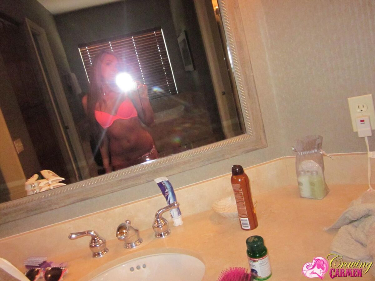 Carmen Pink Candids