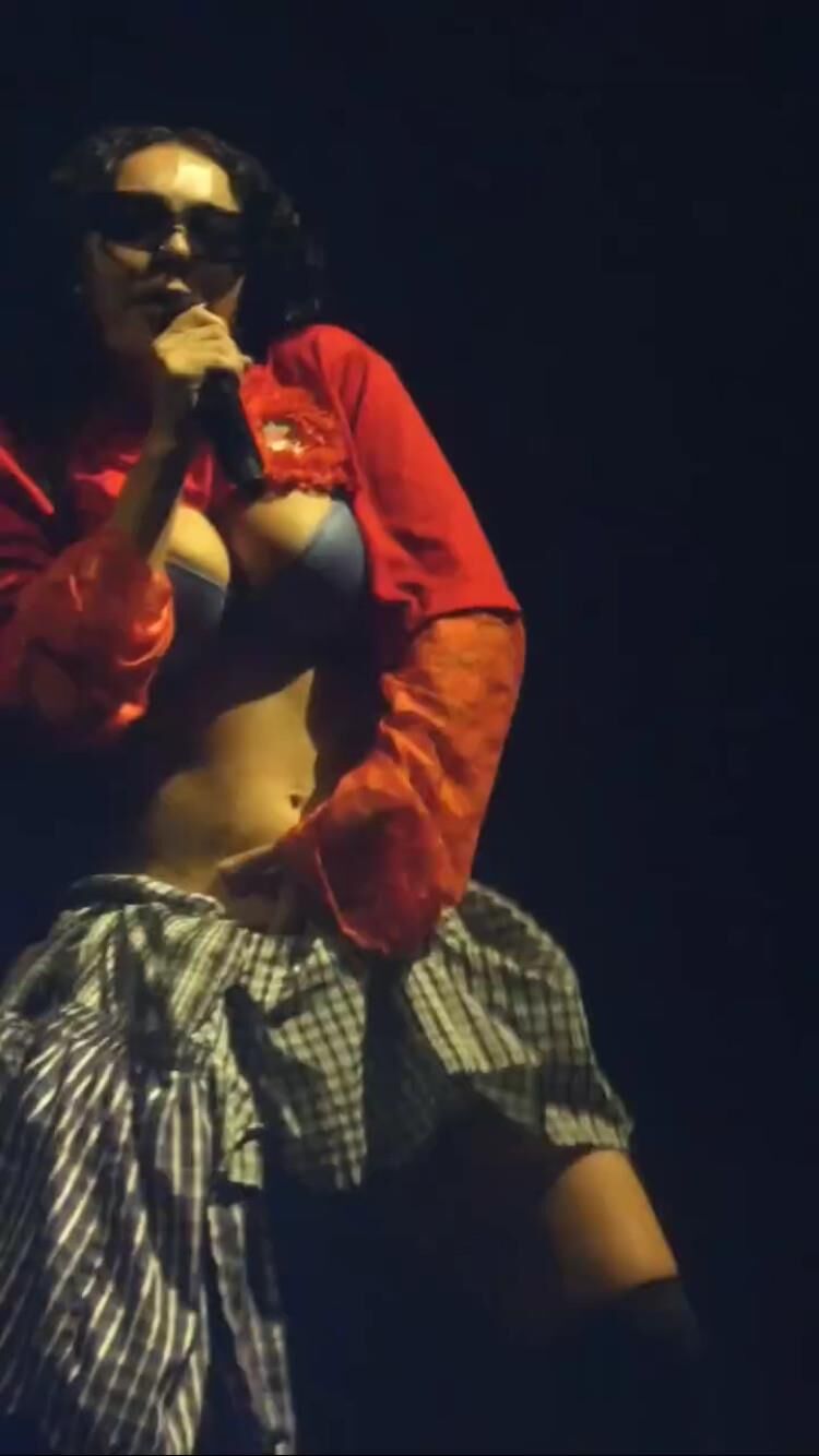 Charli XCX super quente