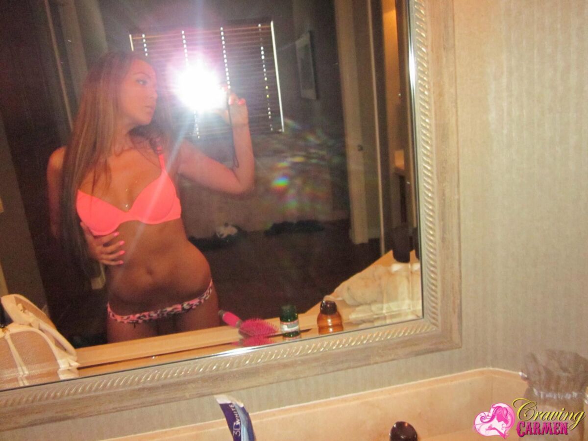 Carmen Pink Candids