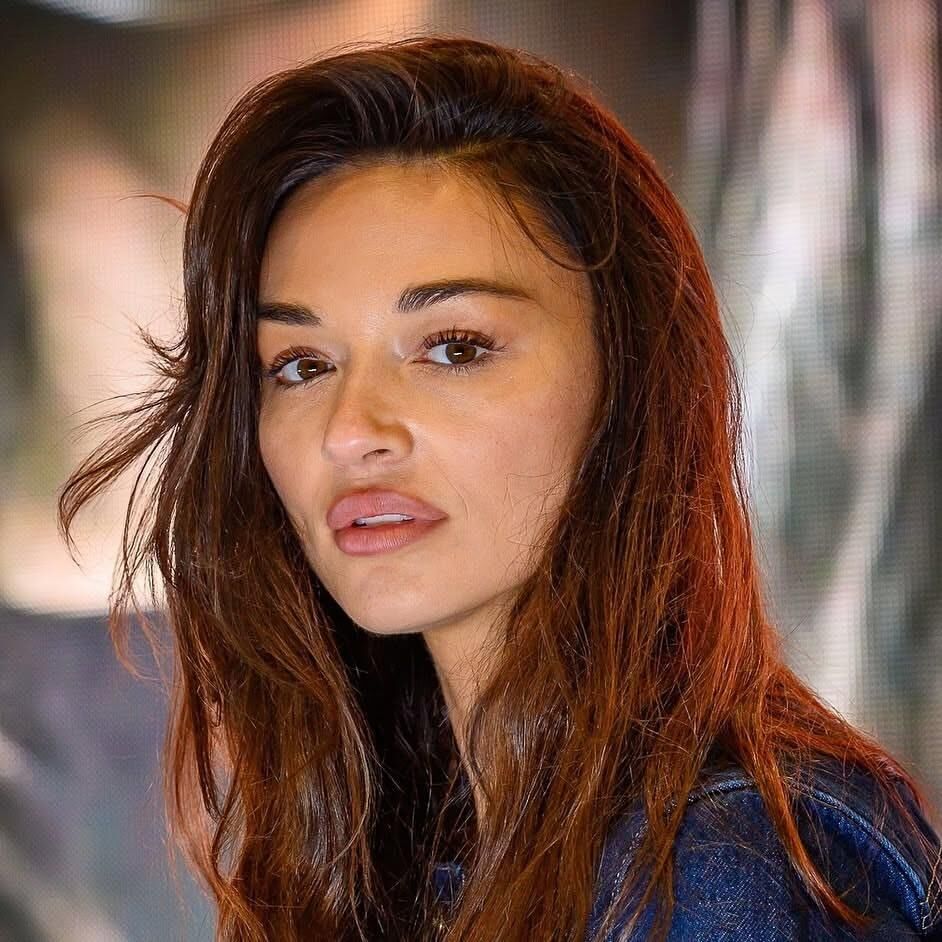 Crystal Reed é quente