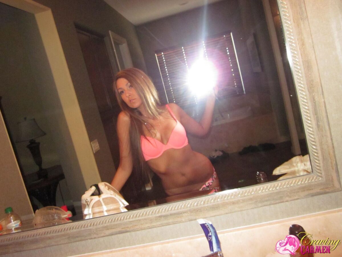 Carmen Pink Candids