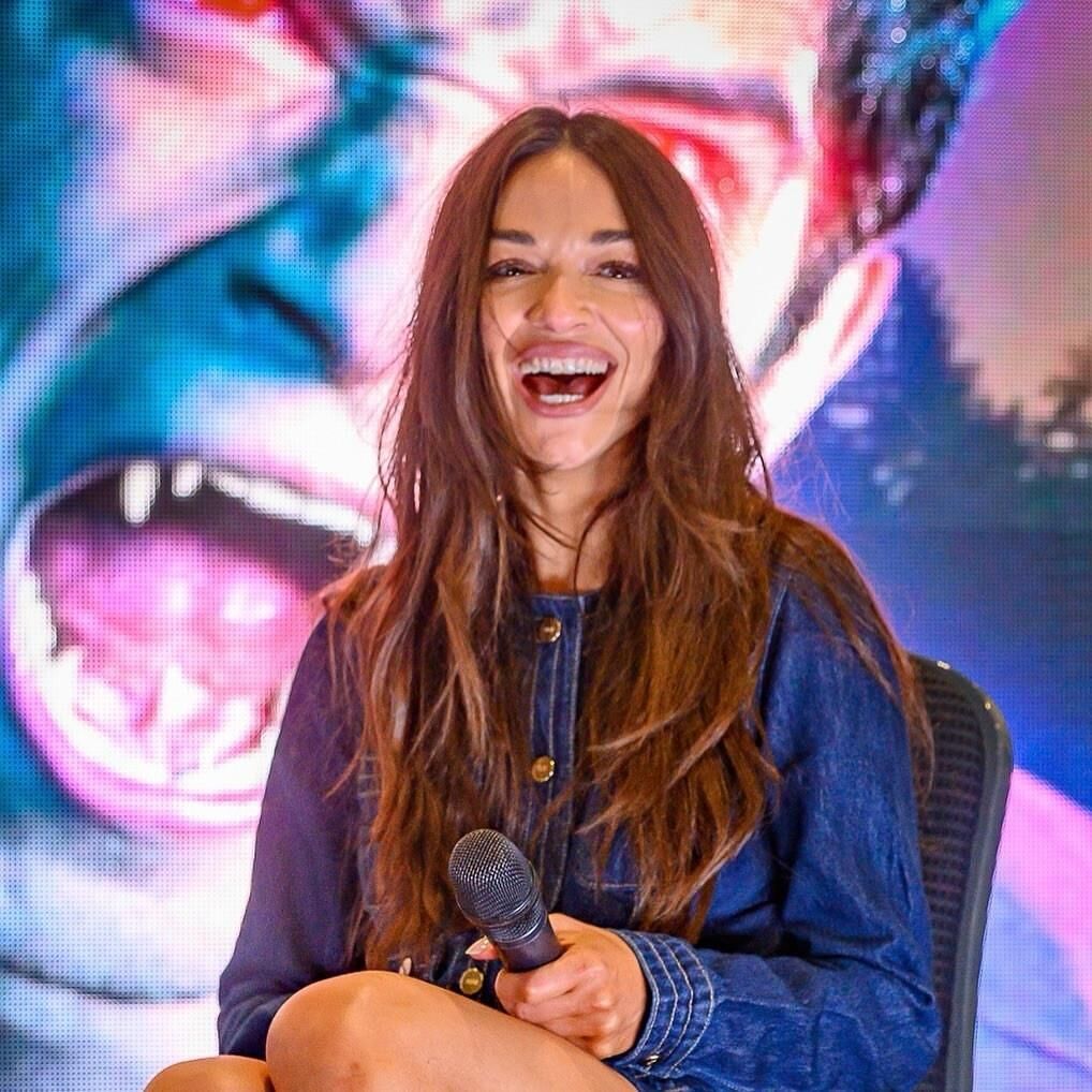 Crystal Reed é quente