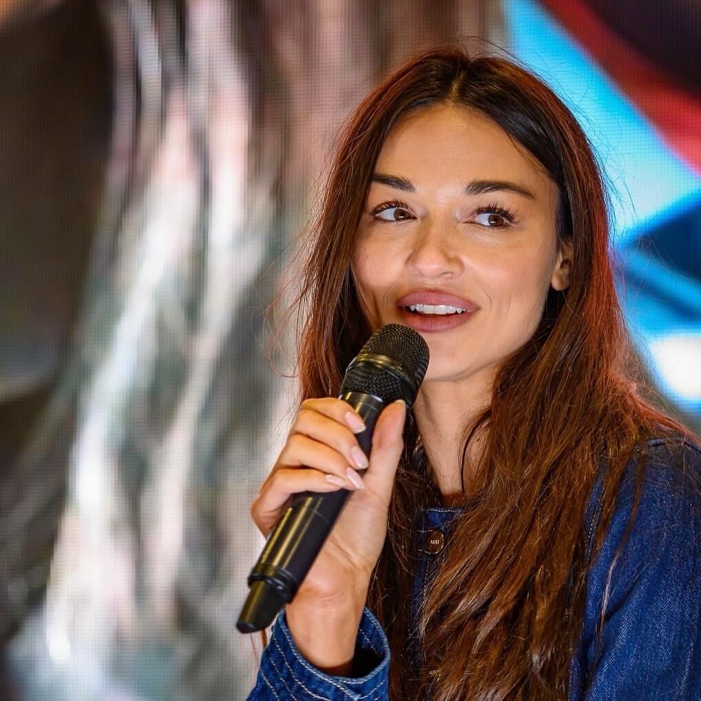 Crystal Reed é quente