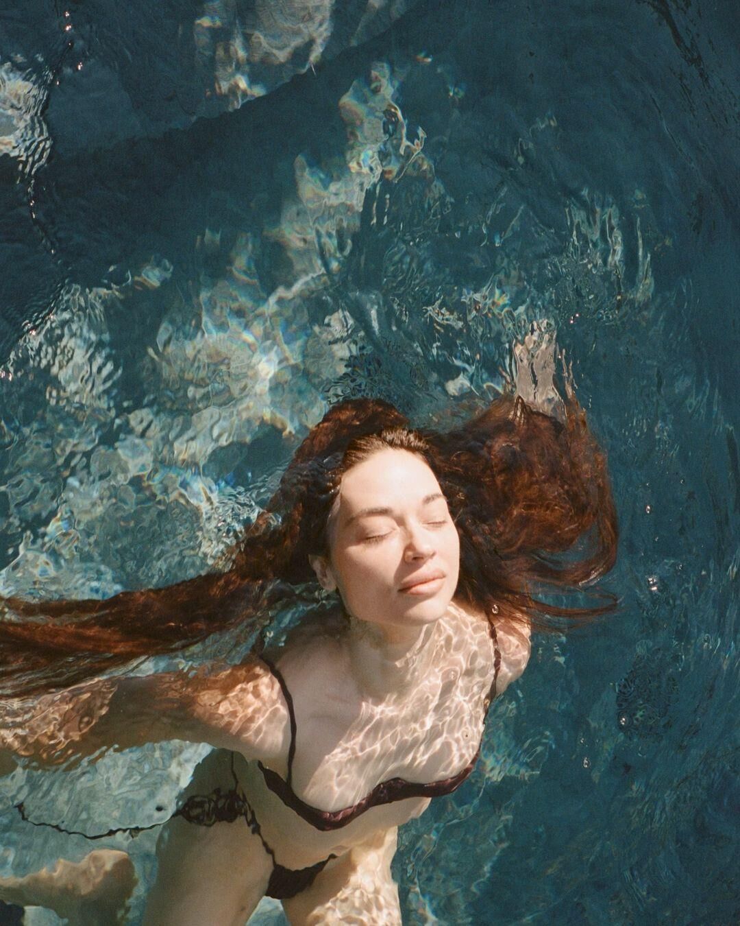 Crystal Reed é quente