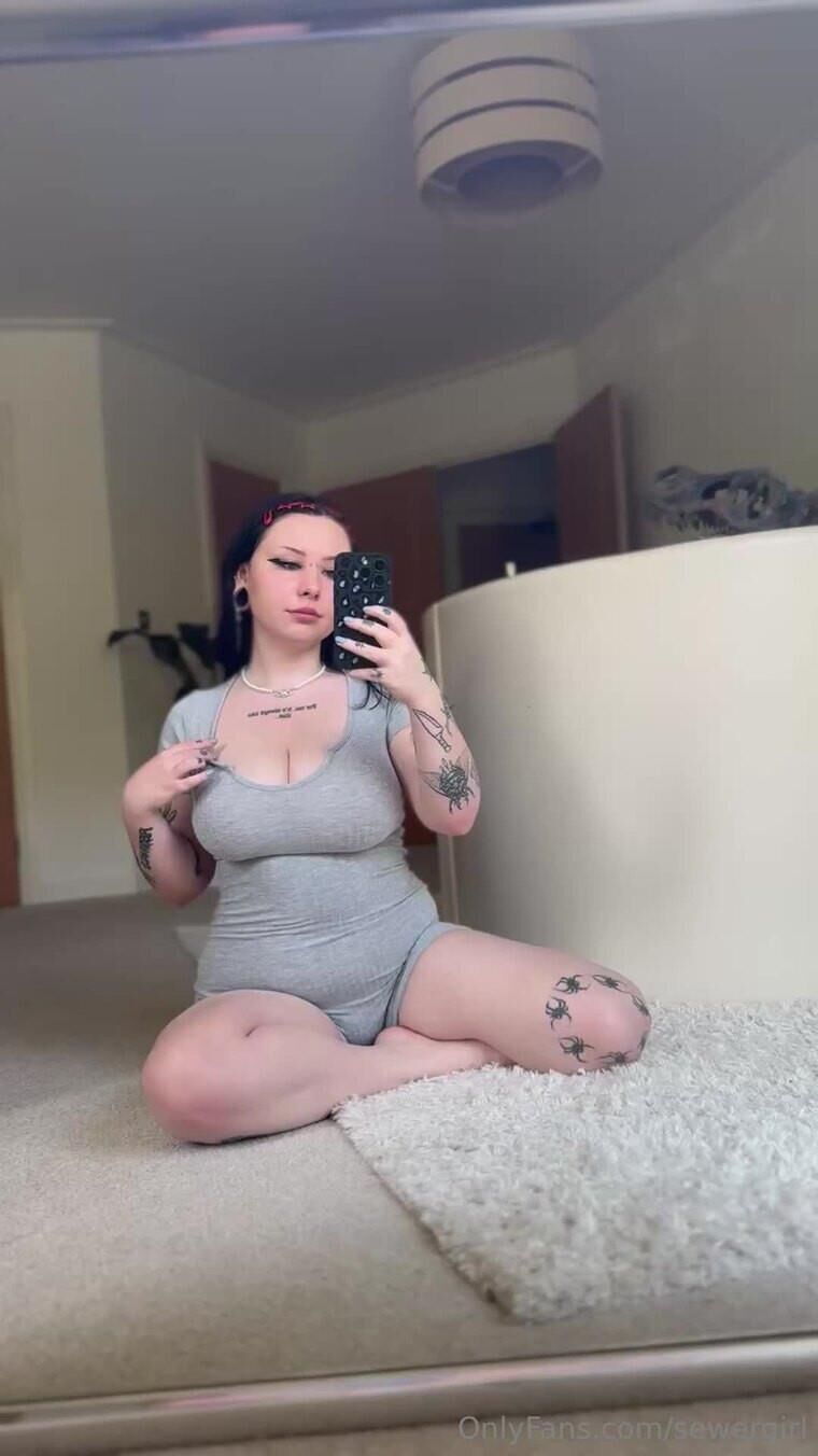 Sewergirl (он же Big Tiddie Goth Gf)