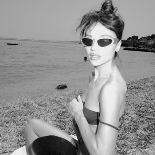 Crystal Reed é quente