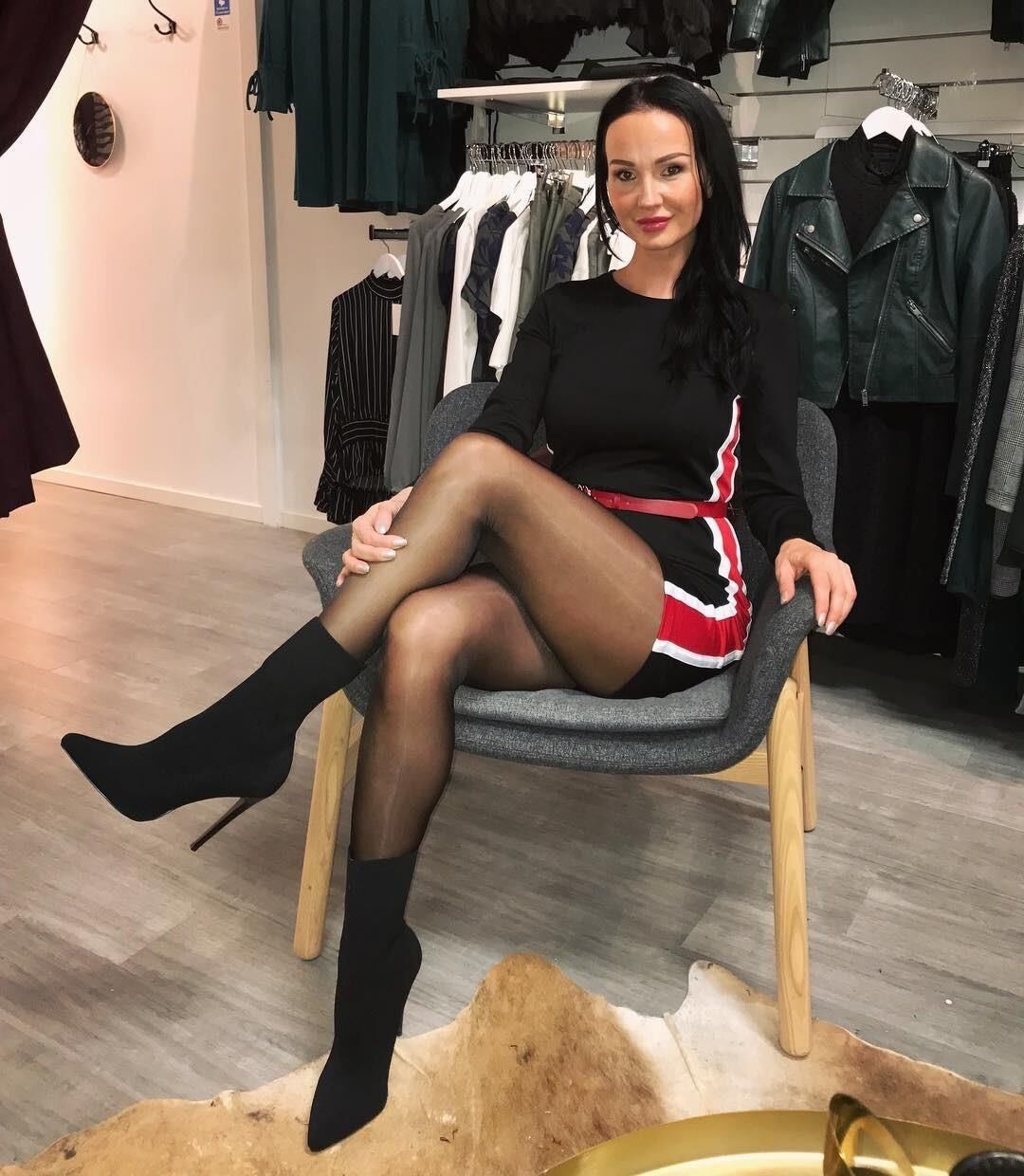 Crossed Leg Lookers