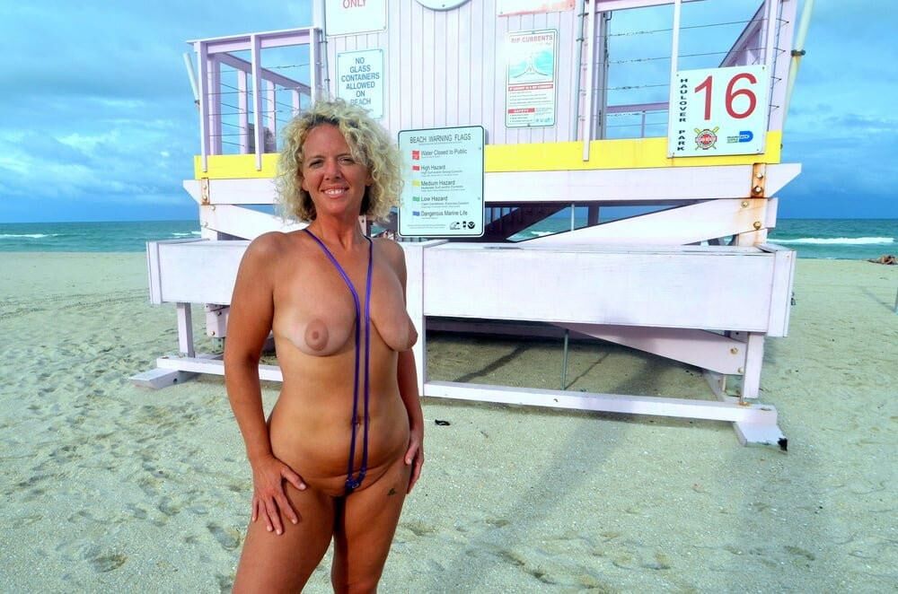 Micro bikini et micro swimsuit