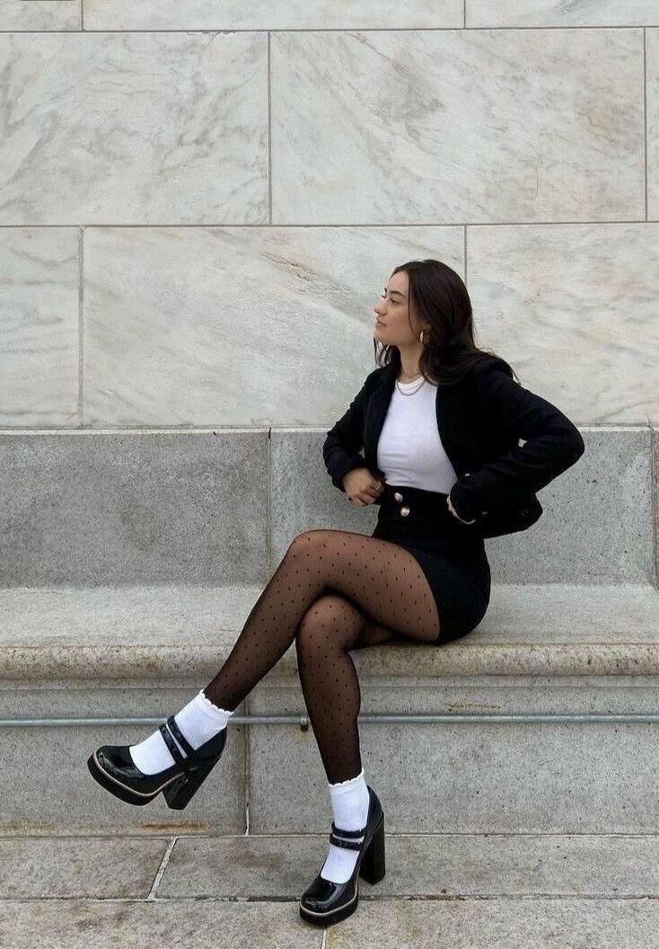 Crossed Leg Lookers