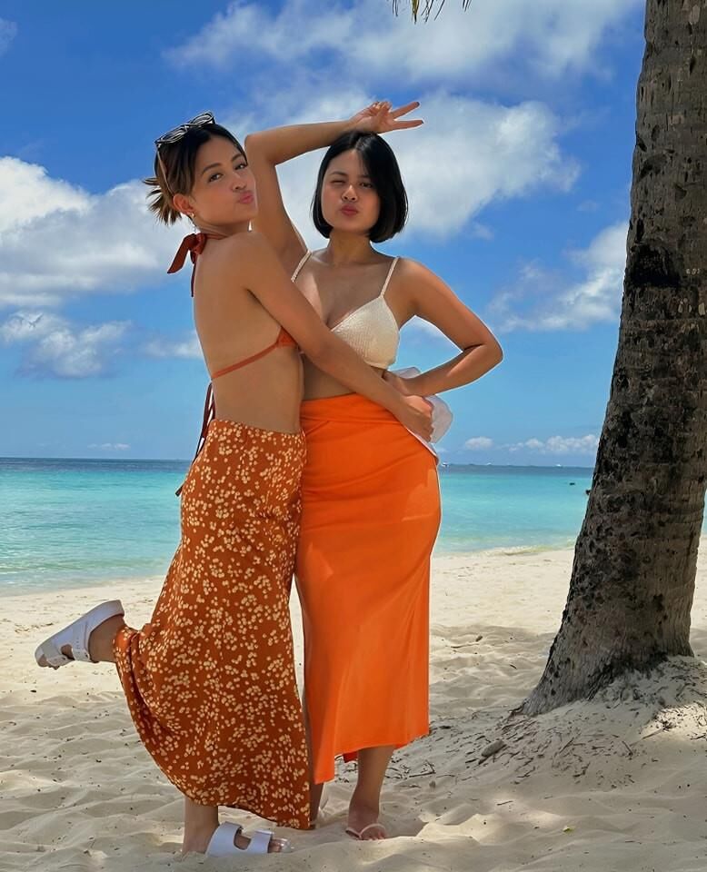 Beach Girls 
