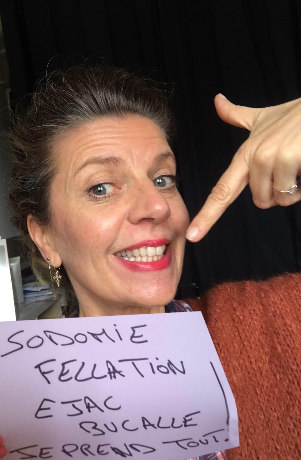 MARIE PIERRE DIT LA POUFFIASSE AU POUCE EN L'AIR