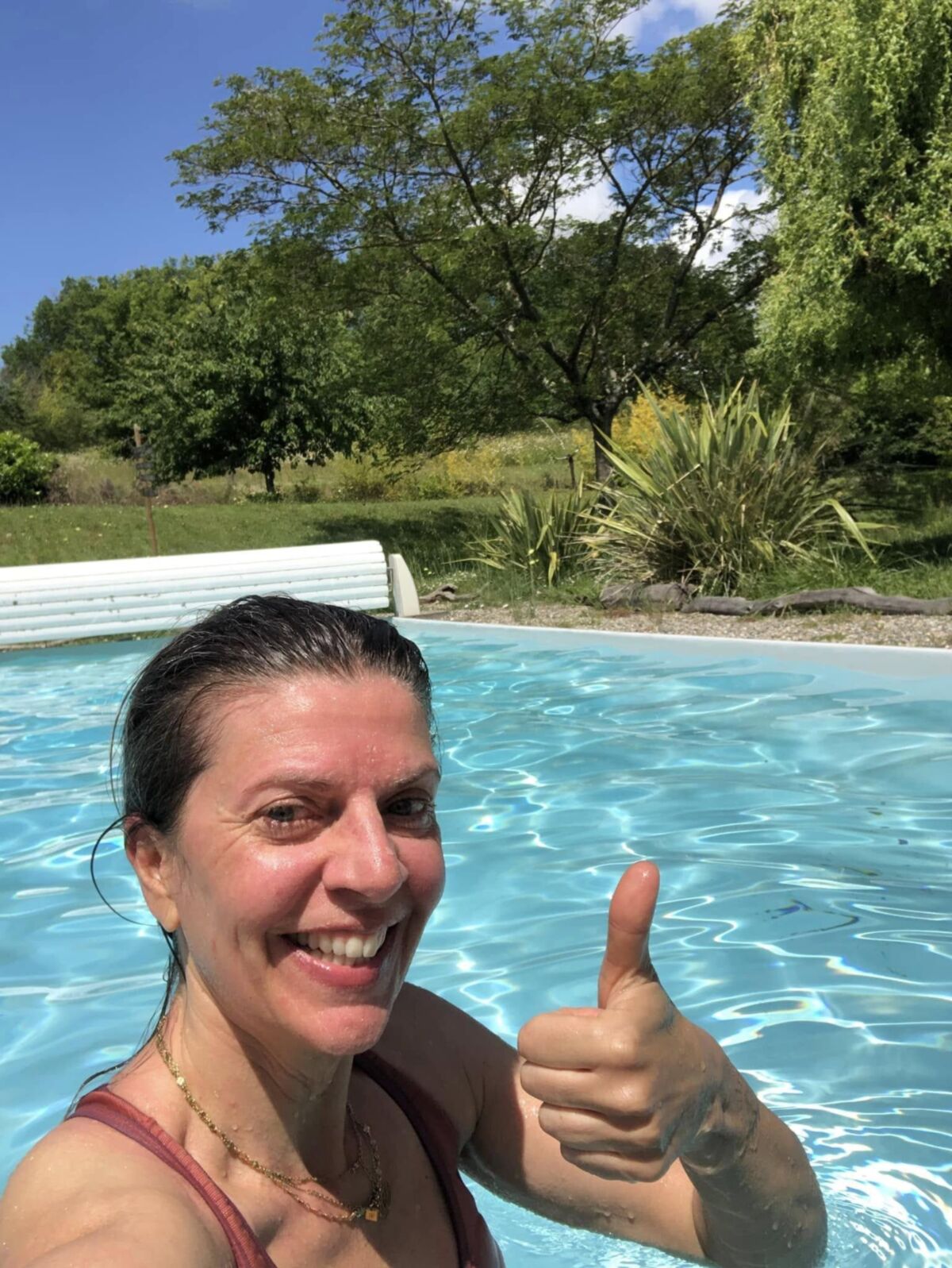 MARIE PIERRE DIT LA POUFFIASSE AU POUCE EN L'AIR