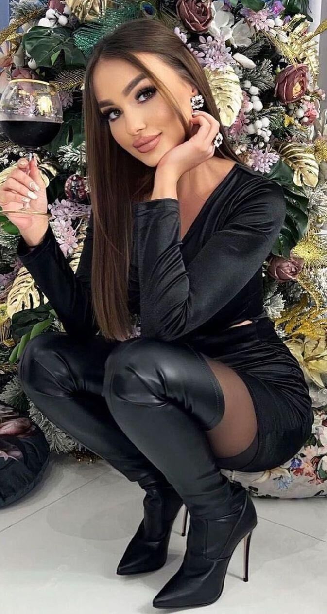 Who will lick my boots? XOXO 