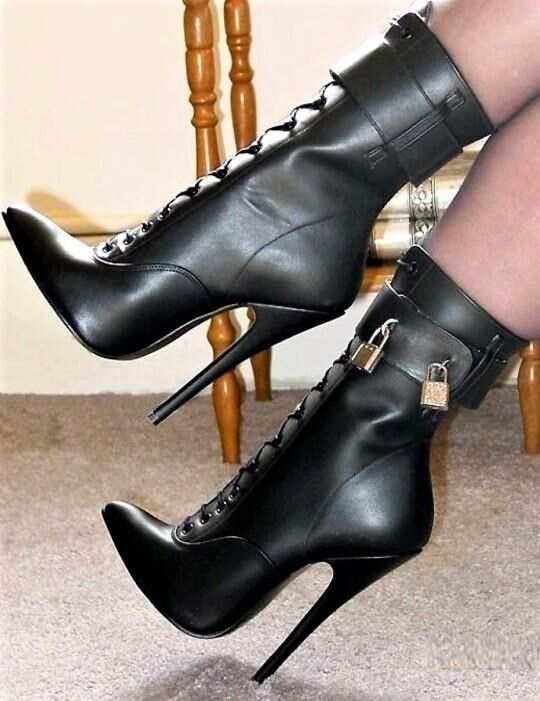 Who will lick my boots? XOXO 