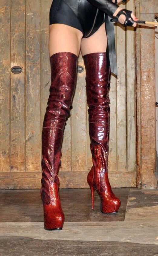 Who will lick my boots? XOXO 
