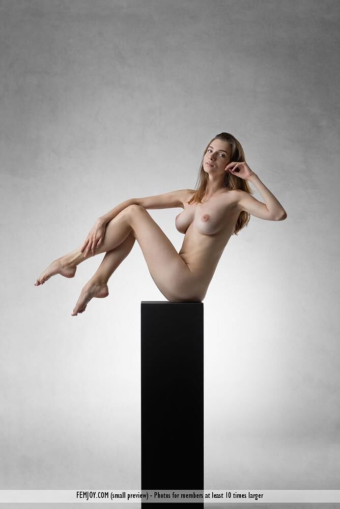 . Helena Marie Moreau (Hungarian TOP Model)