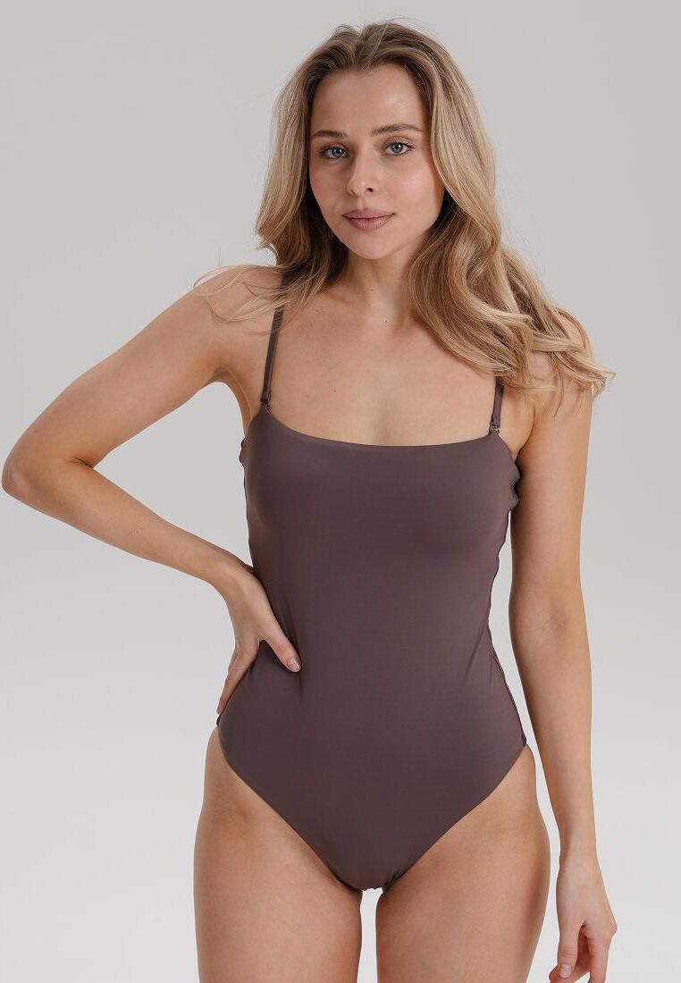 Cadelas russas em trajes de banho de uma peça pt.