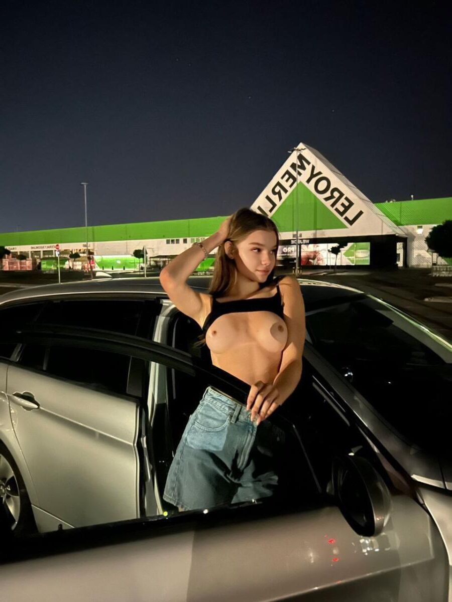 Women n Cars 